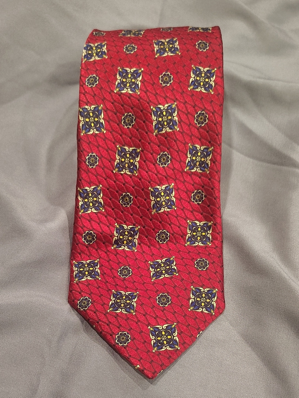 Jos. A. Bank Red Medallion Pattern Tie, Silk